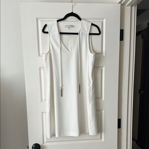 Trina Turk White Sleeveless V-Neck Sheath Mini Dress